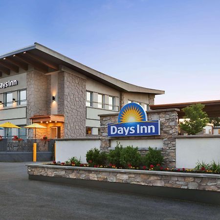 Days Inn By Wyndham Montreal East Екстер'єр фото