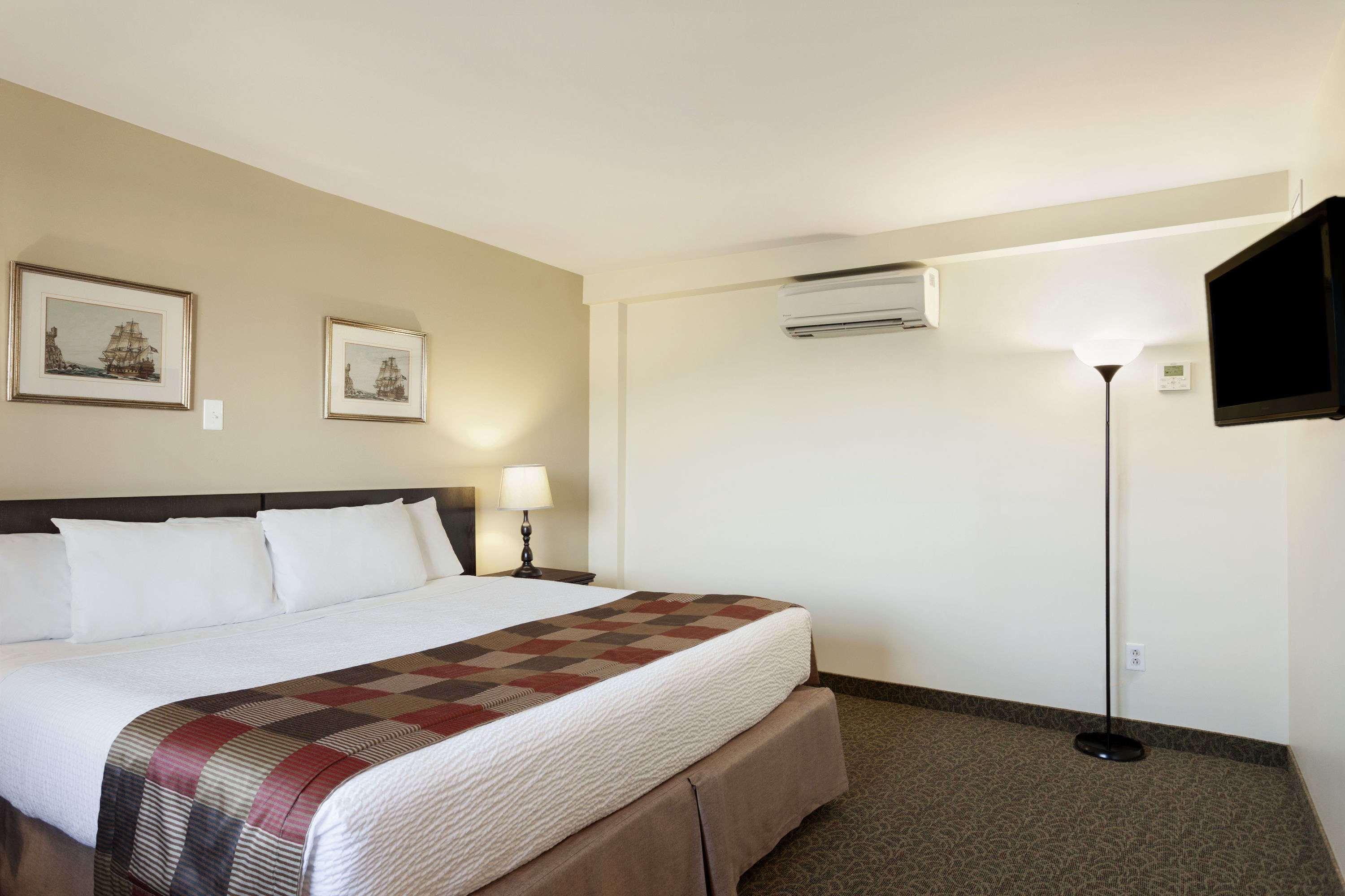 Days Inn By Wyndham Montreal East Екстер'єр фото