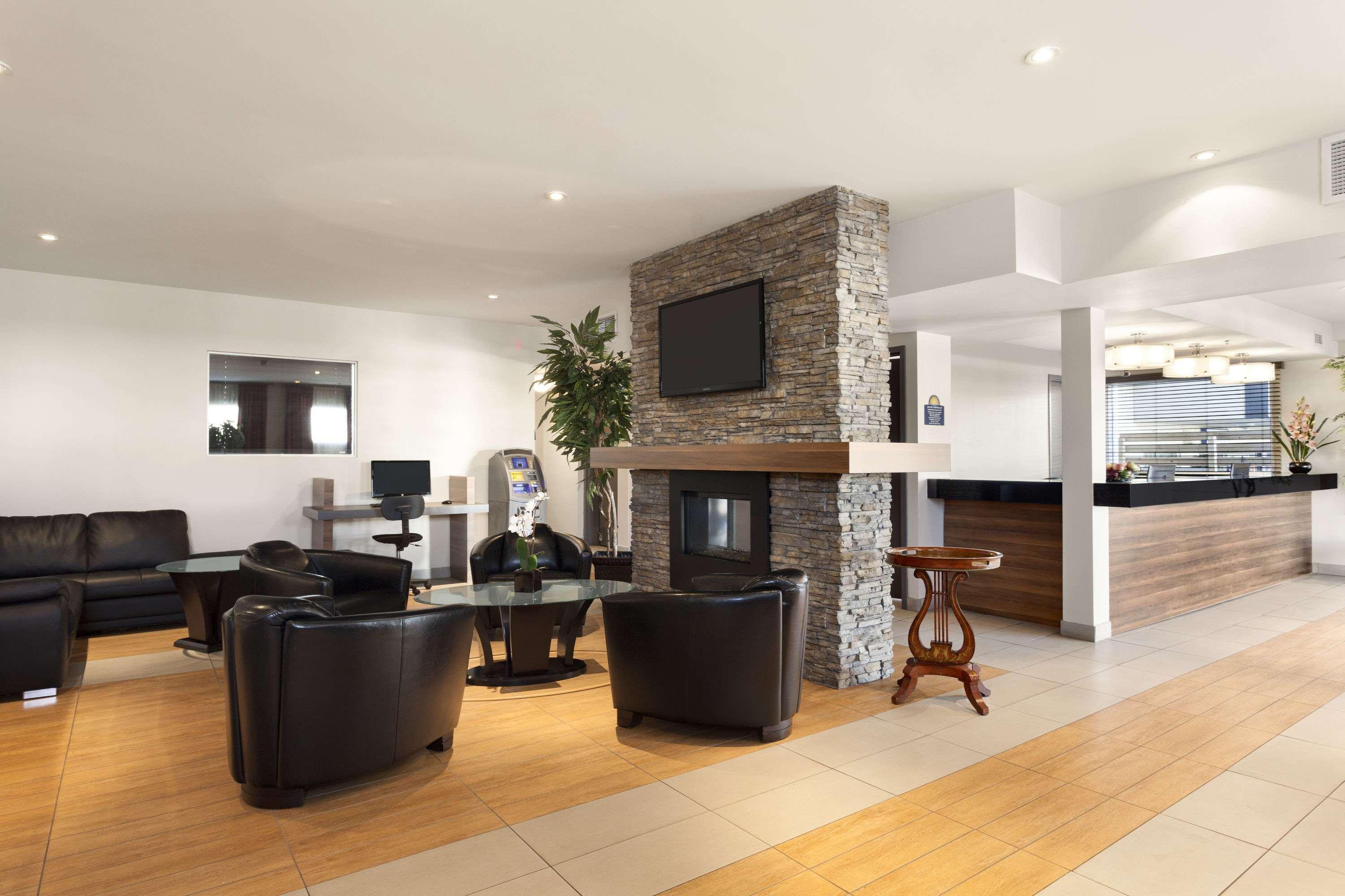 Days Inn By Wyndham Montreal East Екстер'єр фото