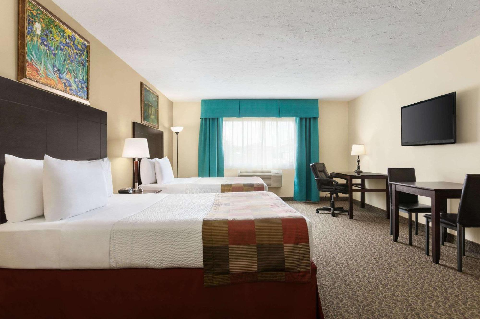 Days Inn By Wyndham Montreal East Екстер'єр фото