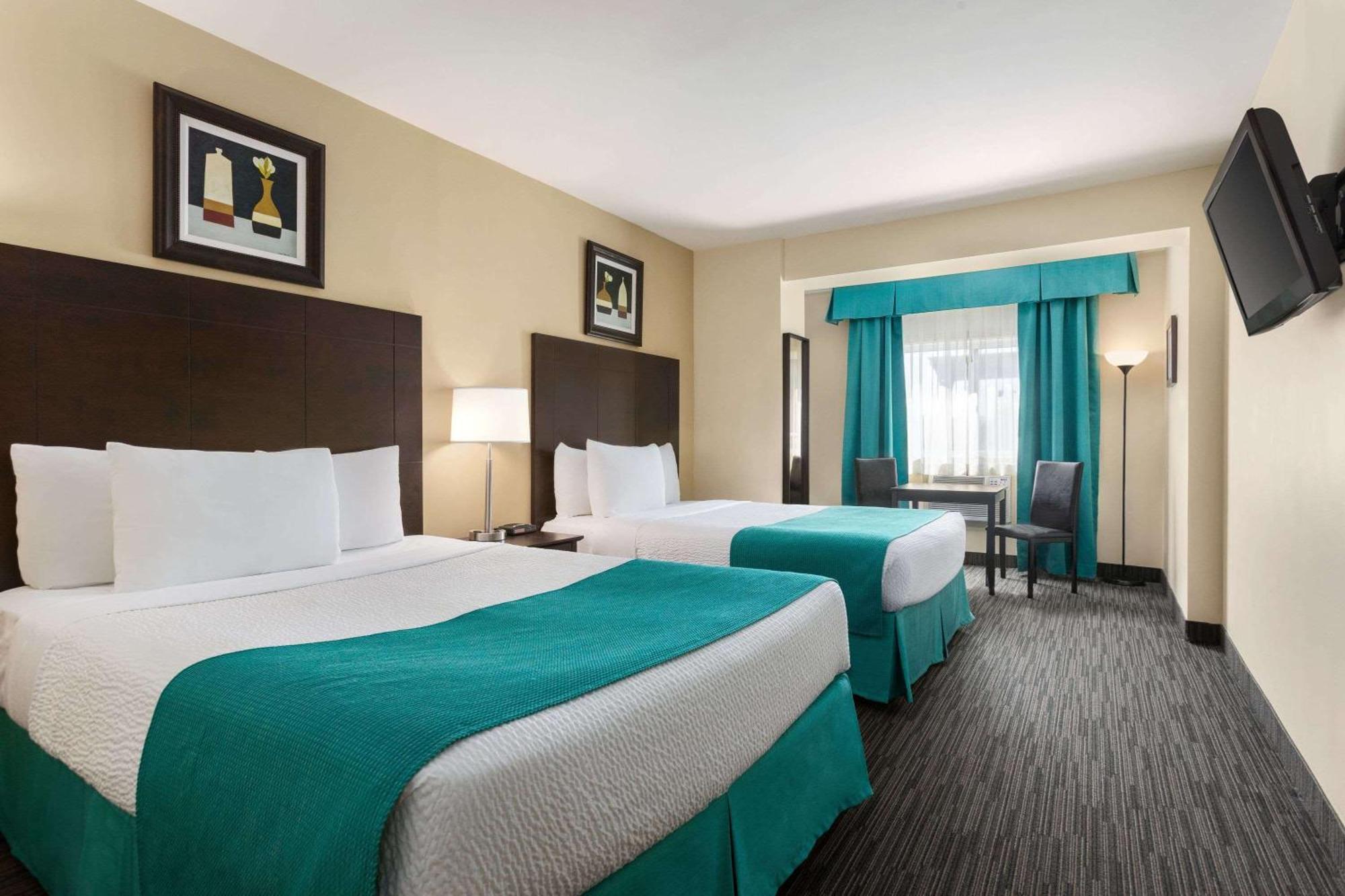 Days Inn By Wyndham Montreal East Екстер'єр фото
