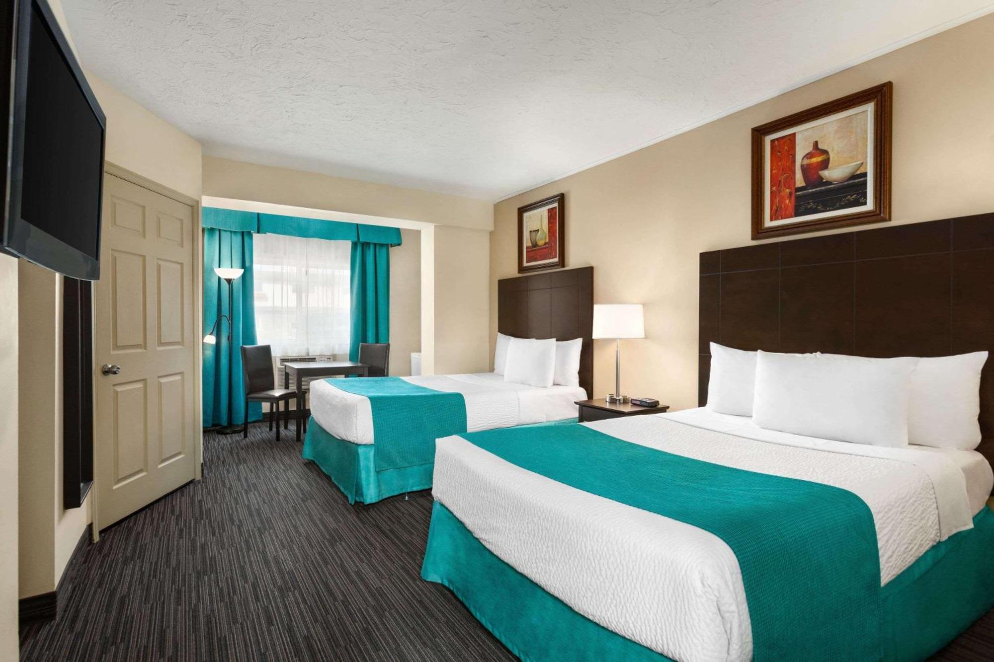 Days Inn By Wyndham Montreal East Екстер'єр фото